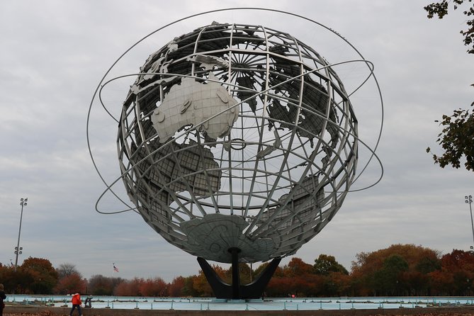 New York contrasts: Manhattan, The Bronx, Queens & Brooklyn - Roosevelt Avenue and Small India: immigration culture you can read