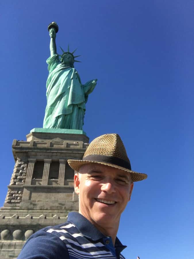 New York, discover the Statue of Liberty and Ellis Island. - Meet your French guide Benoit and why that matters