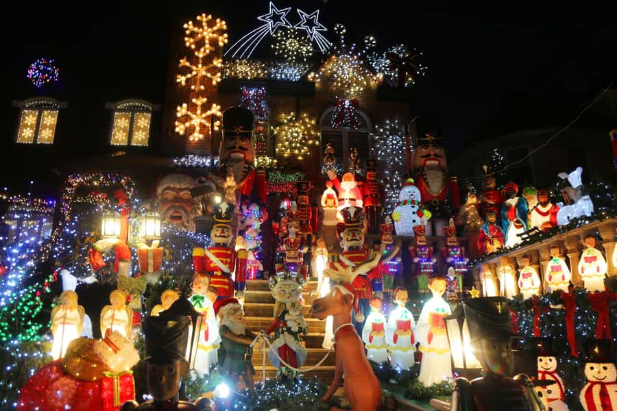 New York: Dyker Heights Christmas Lights Guided Walking Tour - Why the Dyker Heights Christmas Lights tour feels different