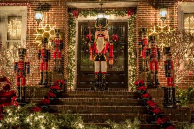 New York: Dyker Heights Christmas Lights Guided Walking Tour - Starting points and how the timing usually works