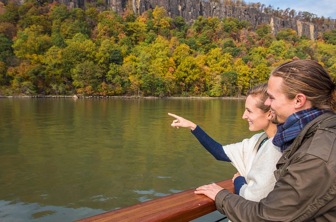 New York Fall Foliage Cruise up the Hudson River - Should you book this Hudson fall foliage cruise?
