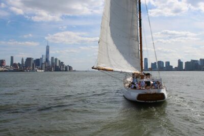 New York Fall Foliage Sail up the Hudson River - Wind and warmth: dress like the river is in charge