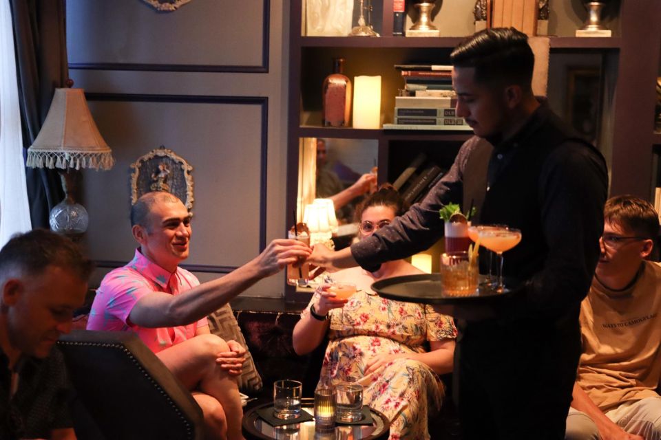 New York: Guided Walking Tour to Hidden Speakeasies - The middle of the tour: codes, alleys, and tea-cup details