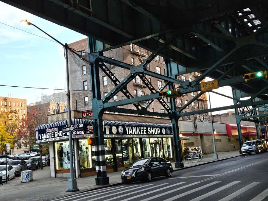 New York: Hip-Hop, Murals, Sports, and Dangerous Neighborhoods Tour - Spike Lee’s studio stops you can connect to film reality