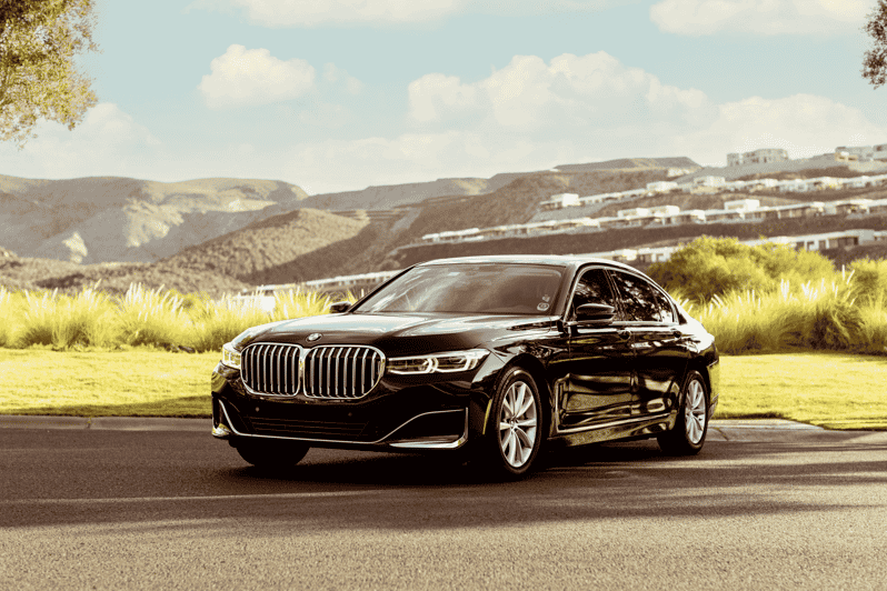New York: La Guardia Airport Transfer - From LaGuardia Arrivals to Your Front Door in About an Hour