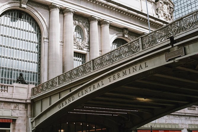 New York Midtown Manhattan Exclusive Guided Walking Tour - MetLife Tower, General Worth Square, and Marble Collegiate Church Stops