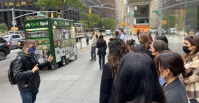 New York: Midtown Manhattan Street Food Walking Tour - A 2-Hour Loop That Stays Manageable (Even in Busy Sidewalks)