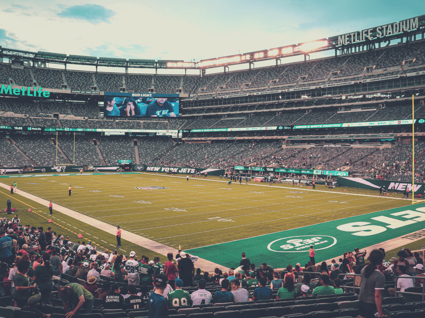 New York: New York Jets Football Game at Metlife Stadium - Choosing the right Jets home date: opponent quality and match-day energy