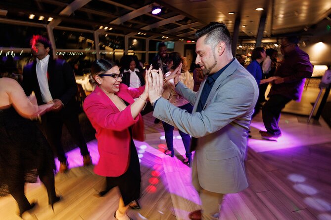 New York Pier 15 New Year's Eve Buffet Dinner Cruise - Seating, group size, and how to avoid getting stuck apart