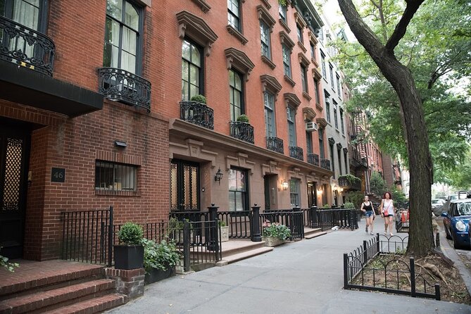 New York Private Food Tour with 6+ Tastings in Greenwich Village - A Rail-Trail Walk: From Old Tracks to City Views