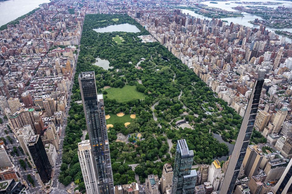 New York: Private Scenic Helicopter Charter with Champagne - Pilot narration: learning New York without studying it first