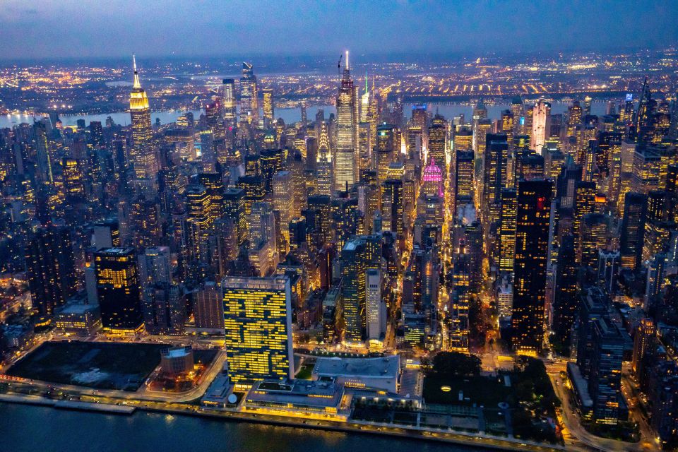 New York: Private Scenic Helicopter Charter with Champagne - Champagne and comfort: what it feels like in the cockpit cabin