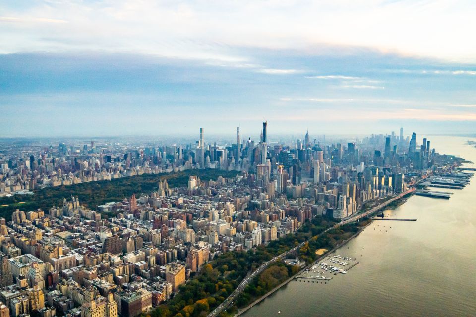 New York: Private Scenic Helicopter Charter with Champagne - Who this private Manhattan helicopter charter is best for