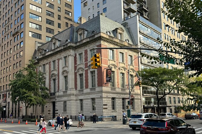 New York Upper East Side Art and Architecture Tour - Why the Headsets Change the Experience (Even on a Clear Weather Day)