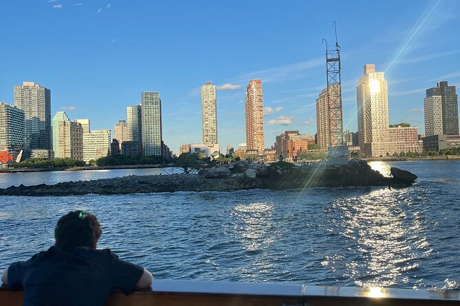 New York Urban Wildlife Sunset Boat Tour - Included drinks and sandwiches: the onboard comfort piece