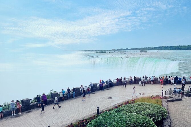 Niagara Falls Express Tour from NYC – US & Canada in One Day - What the Guide and Group Size Mean for Your Day