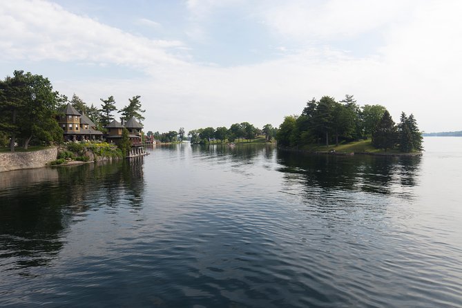 Niagara Falls, Toronto and 1000 Islands, 3 Day Tour from NYC - Day 2: Horseshoe Falls, Niagara-on-the-Lake, then a Toronto highlights loop