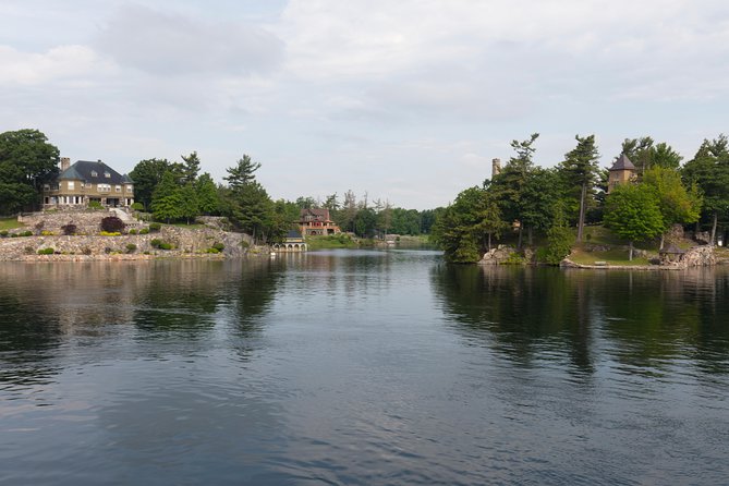 Niagara Falls, Toronto and 1000 Islands, 3 Day Tour from NYC - Where you sleep matters: Niagara Falls vs the Thousand Islands base