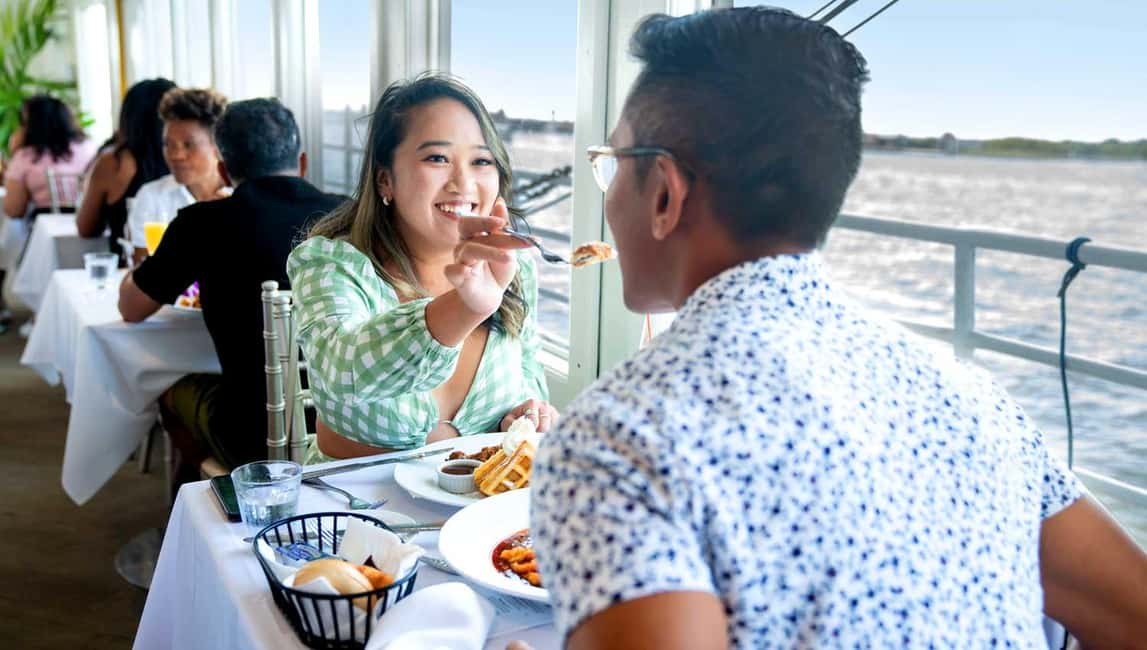 NYC: Bottomless Brunch Cruise - River Views That Cover the Hits: Statue of Liberty to Brooklyn Bridge