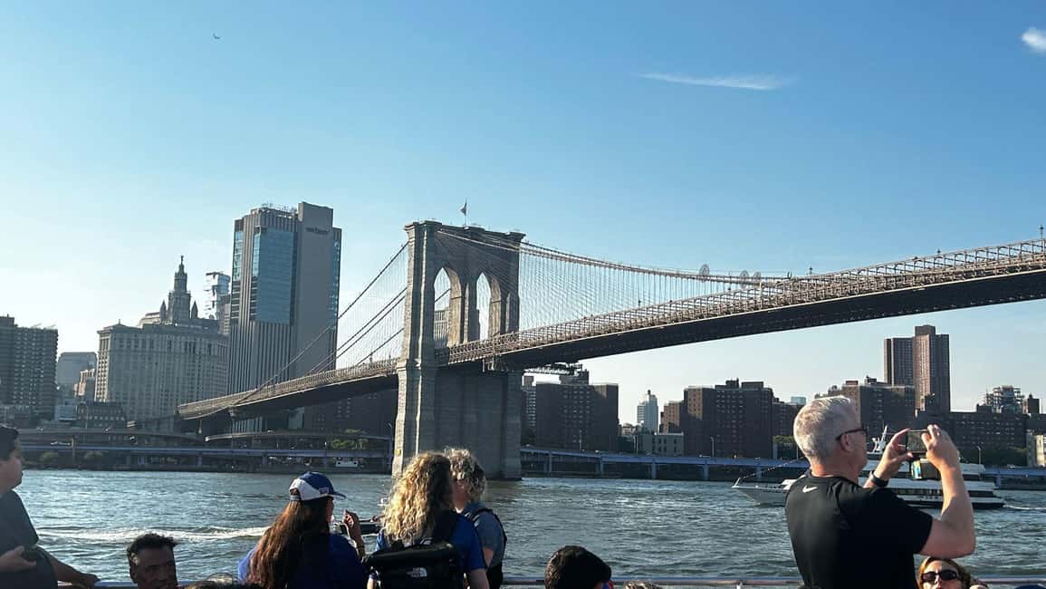 NYC: Brooklyn Bridge and DUMBO Tour with East River Ferry - Meeting at the Green Elevator Kiosk: start with the right subway exit