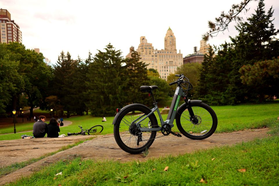 NYC: Central Park E-Bike Rental - The 8-minute safety briefing and bike handoff