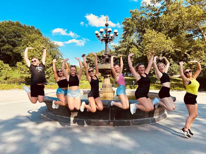 NYC: Central Park guided walking tour - Where you start on Broadway: finding the tour fast