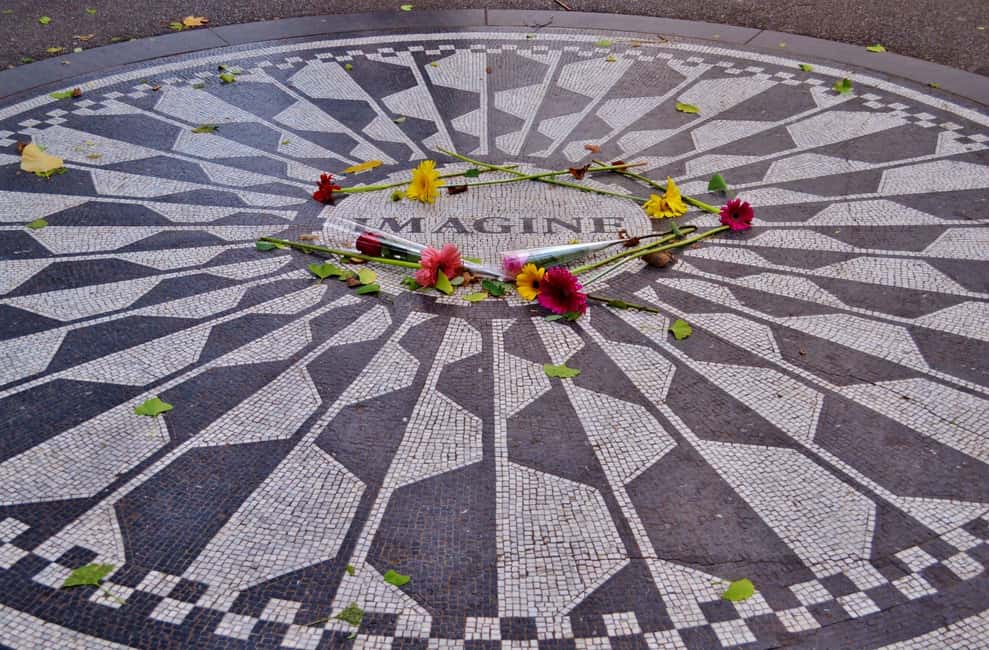 NYC: Central Park Guided Walking Tour English-Spanish - Central Park Pond, Victorian Gardens, and what to notice as you walk