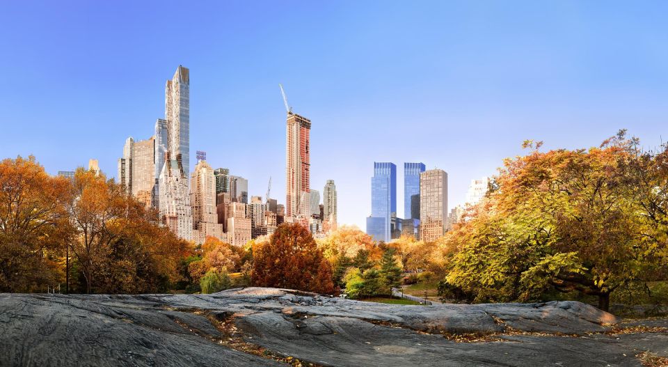 NYC: Central Park Guided Walking Tour English-Spanish - Alice in Wonderland and the Ramble: the park gets weird in a good way
