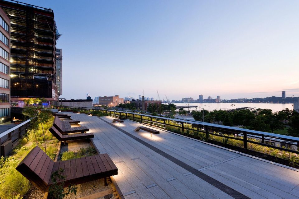 NYC: Chelsea District Private Guided Walking Tour - The High Line (30 minutes): views plus the story of the rail line