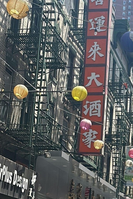 NYC: Chinatown & Little Italy Food Tour (4 Food Stops Incl.) - Mott Street Fish Market: watch the neighborhood eat