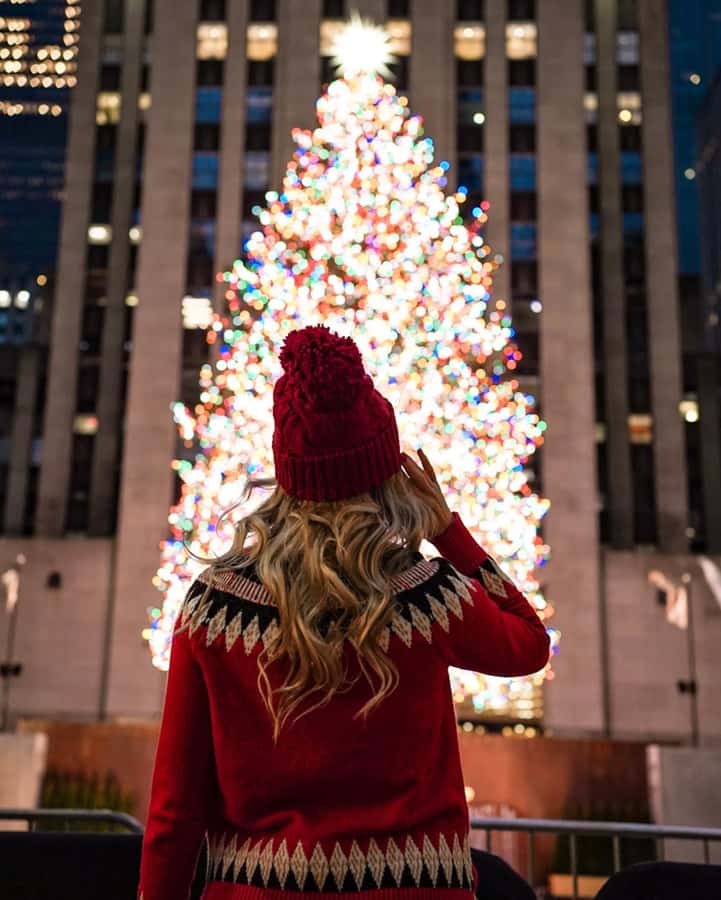 NYC: Christmas Holiday Guided Walking Tour with Dessert - Quick hits