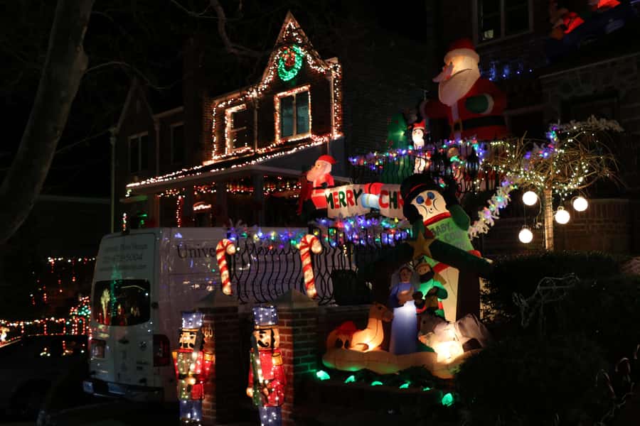 NYC: Christmas Lights Dyker Heights, Bay Ridge and DUMBO - Key things to know before you go