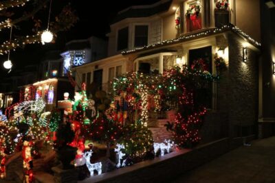 NYC: Christmas Lights Dyker Heights, Bay Ridge and DUMBO - Bay Ridge warm-up: quick photos and real local holiday mood