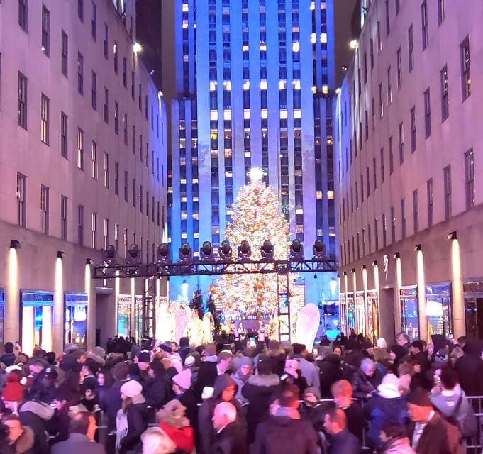 NYC: Christmas Lights Horse Carriage Ride - What You’ll See on 5th Avenue: Saks Fifth Avenue and Holiday Windows