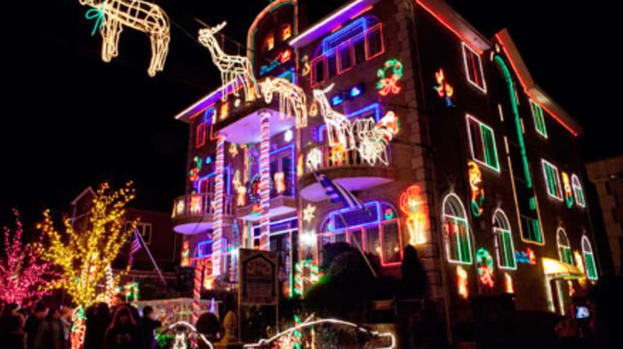 NYC: Christmas Lights Tour and Dyker Heights - DUMBO cobblestones and the Manhattan skyline payoff
