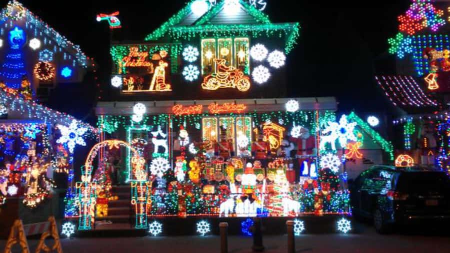 NYC: Christmas Lights Tour and Dyker Heights - Bay Ridge and Dyker Heights: where the Christmas lights go big