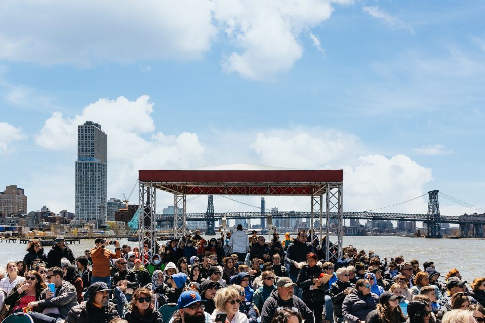 NYC: Circle Line 1.5-Hr Landmarks Skip-The-Box-Office Cruise - Live guide style and the audio option (headphones required)