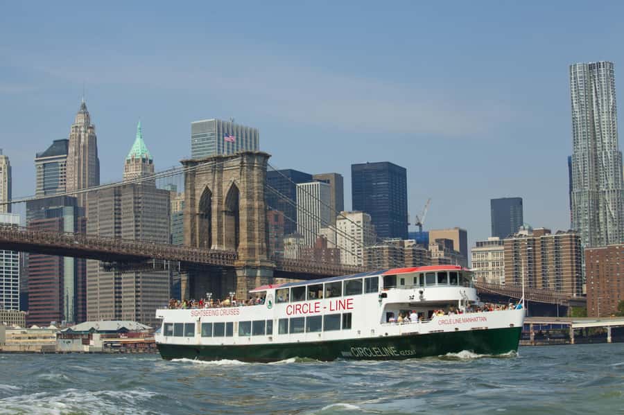 NYC: Circle Line 2.5 Hour Best of NYC Boat Cruise - Statue of Liberty close-up: the photo stop to plan around
