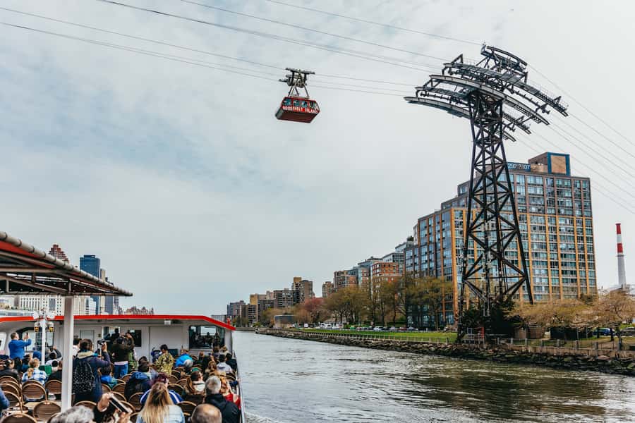 NYC: Circle Line 2.5 Hour Best of NYC Boat Cruise - Comfort and views: inside cabins, outdoor deck, Wi‑Fi, and restrooms