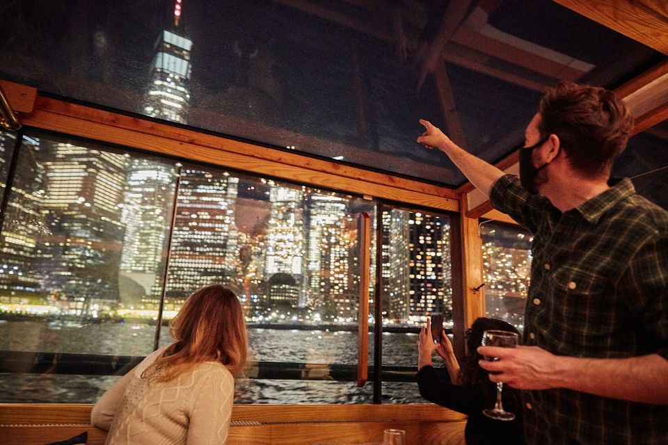 NYC: City Lights Yacht Cruise with Drink Included - From Chelsea Piers to a 1920s Yacht With Real Night-View Potential