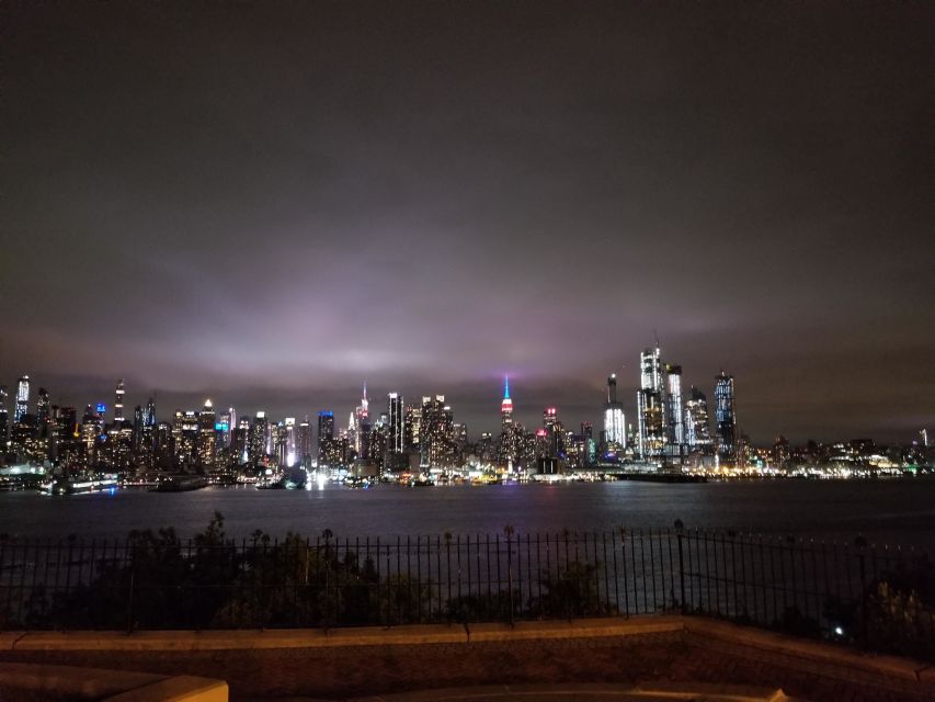 NYC: City Skyline Sightseeing Bus Tour at Night - What your guide actually does (and why it matters at night)