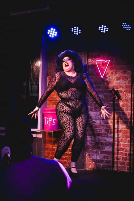 NYC: Drag Highlights - Bar Crawl & Show – Drinks Included! - How the Show Stop Works: Get Close, Then Get Pictures