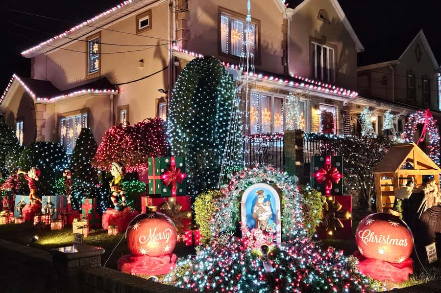 NYC: Dyker Heights Christmas Lights Tour with Hot Cocoa - Price and value: is $79 worth it?