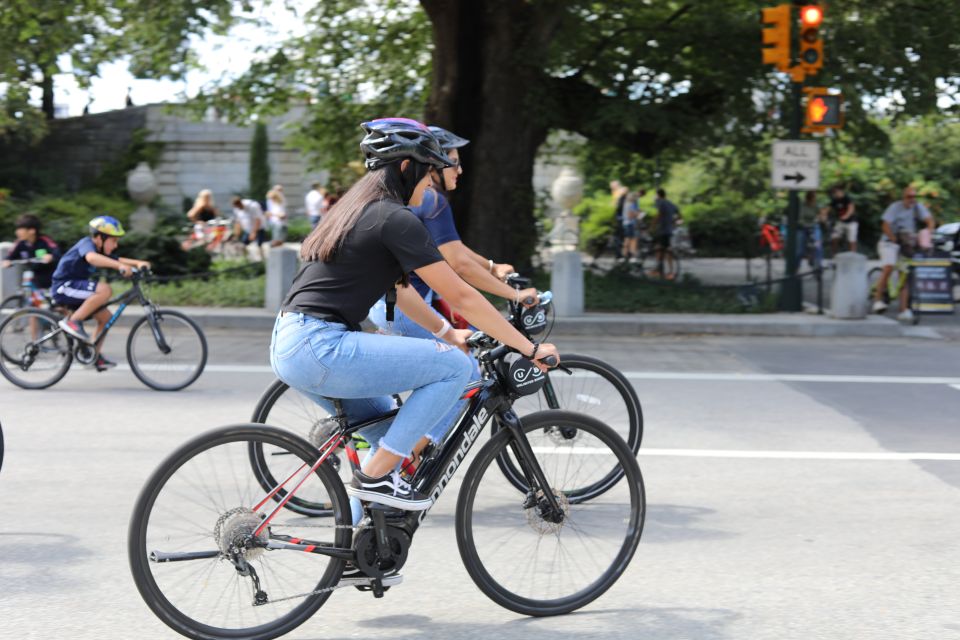 NYC: E-Bike Rental for Central Park and Downtown - The E-Bike Setup: Helmet, Lock, Bag, and an Illustrated Map
