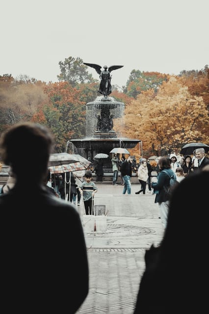 NYC: Elf & Home Alone 2 Locations Central Park Pedicab Tour - Comfort on a pedicab: blanket help, seating limits, and what to expect