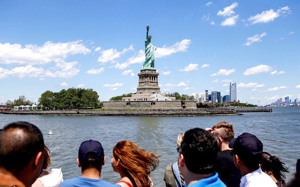 NYC: Ellis Island Private Tour with Liberty Island Access - The private guide advantage (and what to look for)