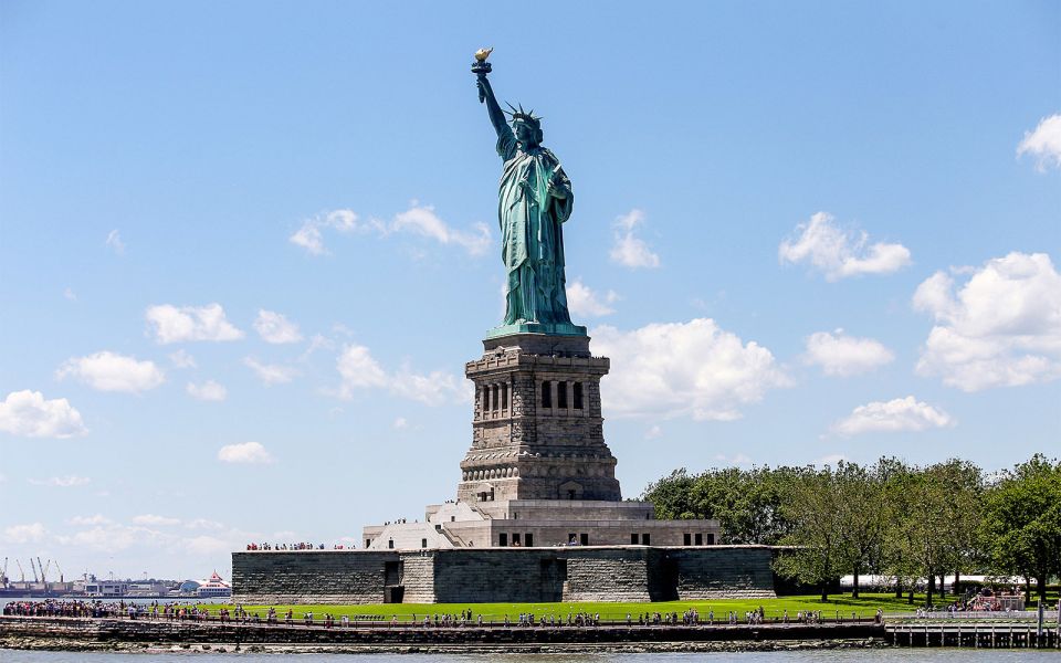 NYC: Ellis Island Private Tour with Liberty Island Access - Price vs value: is $718 per person worth it?