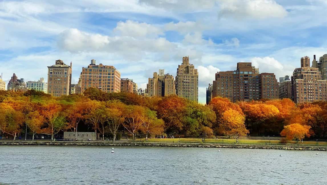 NYC: Fall Foliage Cruise with Live Guide - Should you book this Hudson River fall foliage cruise?