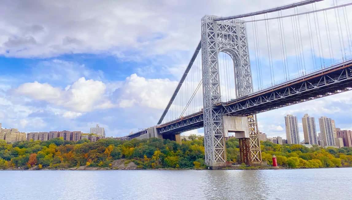NYC: Fall Foliage Cruise with Live Guide - Main Deck vs Sky Deck: where your best fall photos come from