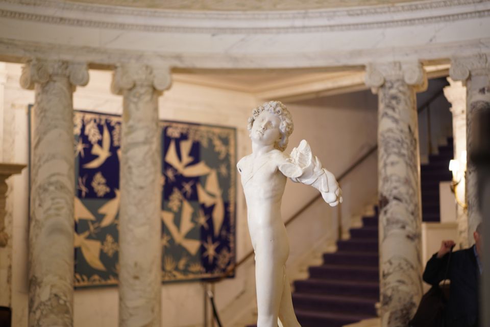NYC: Fifth Ave Gilded Age Mansions Guided Walking Tour - Albertine inside: the bookstore stop you can actually step into